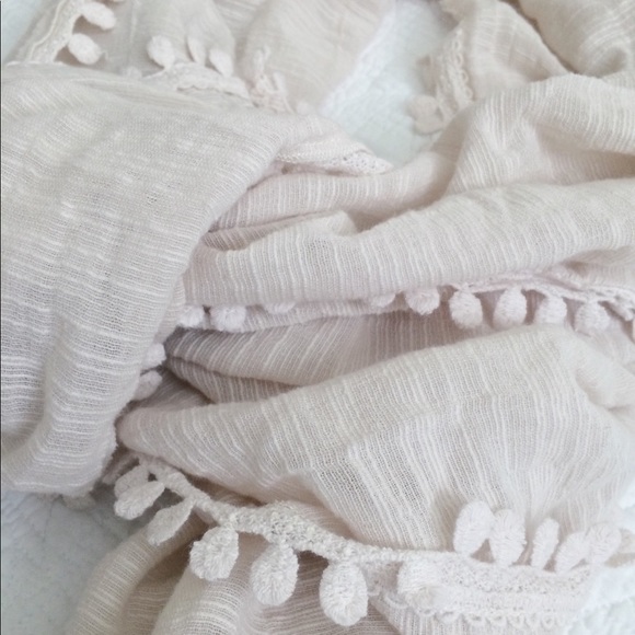 Accessories - Light Textured Scarf with Trim